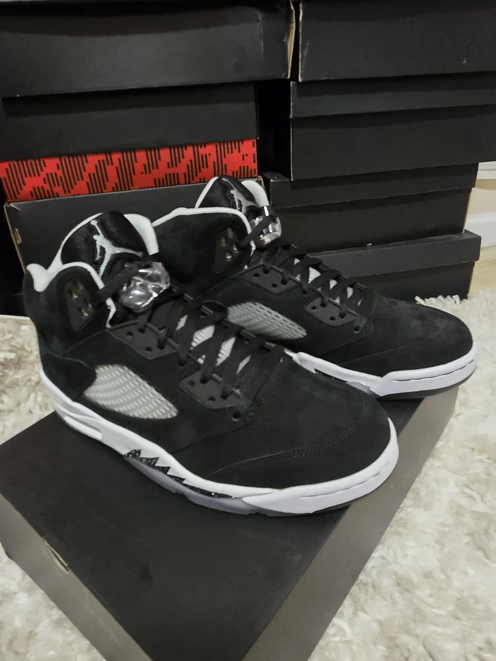 Jordan Retro 5 Men’s Sneakers in Black/White